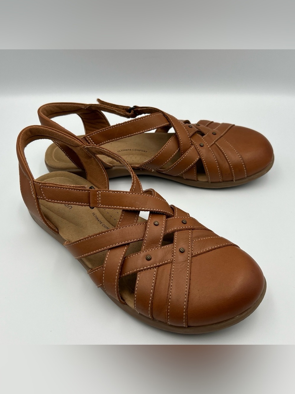 CLARKS Fisherman Sandals Size 8.5M Flat Comfort Walking Cushioned Brown Leather